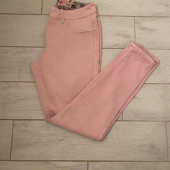 Gently Worn Venus Size Medium Reversible Skinny Jeans in Pink and Floral - Picture 7 of 14